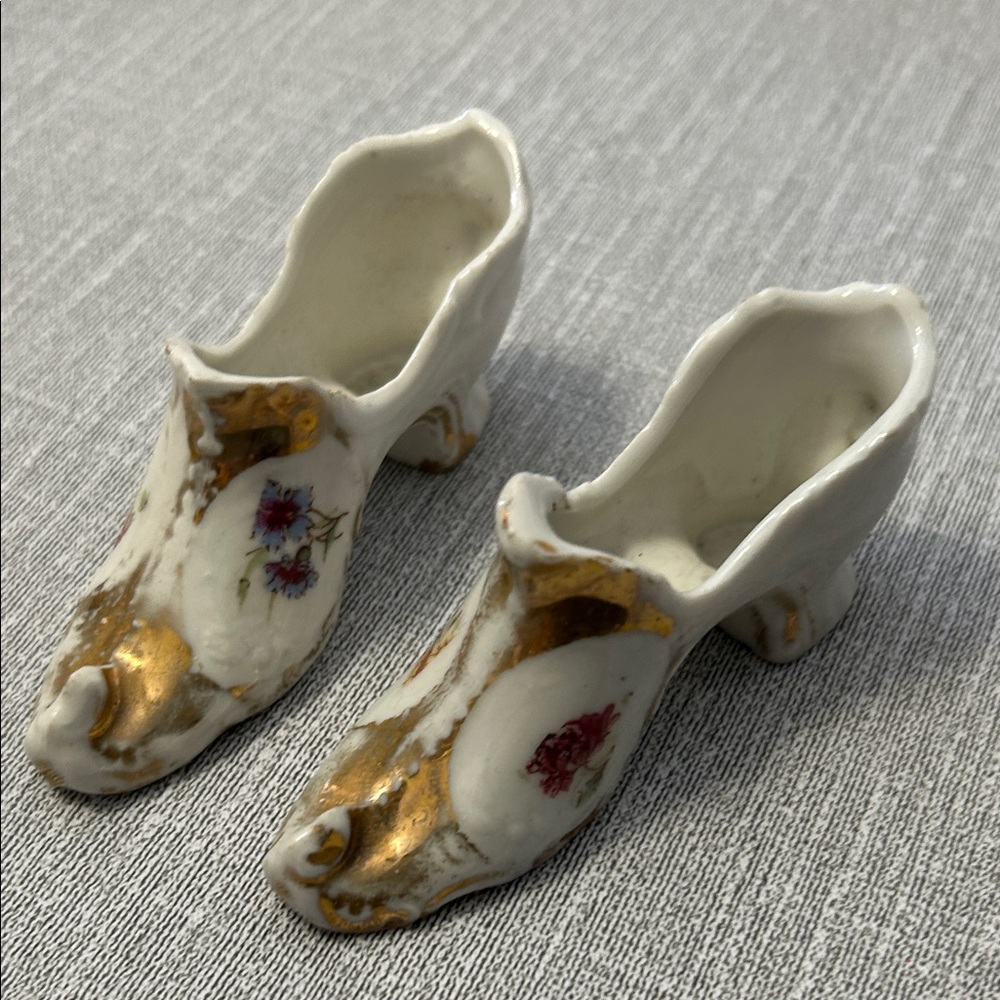 Vintage porcelain souvenirs